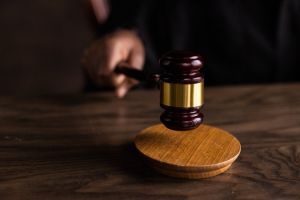 Канадцы не верят в судебную систему